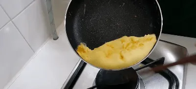 Bạn đã biết cách làm trứng omelet siêu ngon siêu béo này chưa?