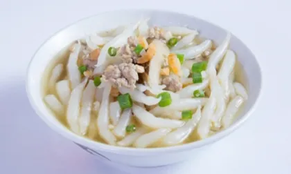 Bánh canh bột lọc nấm thịt bằm dân dã mà cực ngon