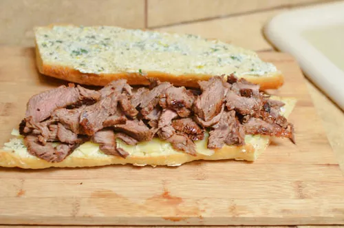 Bánh mì sandwich kẹp thịt ngon khó cưỡng