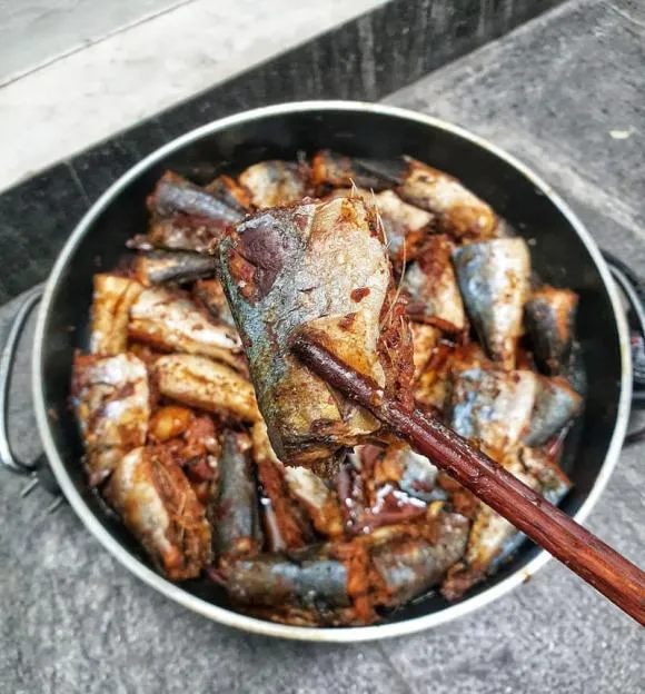 Bí quyết nấu món cá nục kho dứa mềm rục, không tanh
