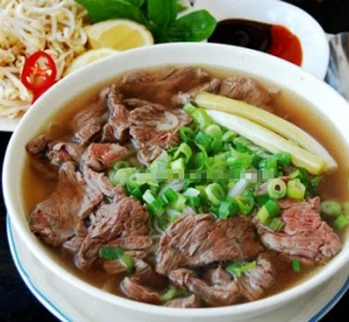 Bữa sáng nhanh ngon với phở bò tái nạm