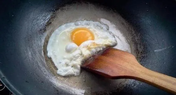 Bước đầu tiên khi chiên trứng là không cho dầu, cách làm mới của đầu bếp nhà hàng rất ngon, học sớm sẽ có lợi sớm