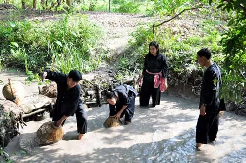 Cá lóc nướng trui, món ngon trứ danh Nam Bộ