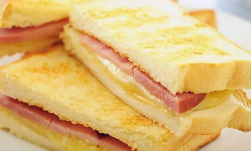 Cả nhà chúng tôi đều thích ăn bánh sandwich này hàng ngày, bánh giòn ở ngoài và mềm bên trong, 8 lát giải quyết bữa sáng của gia đình