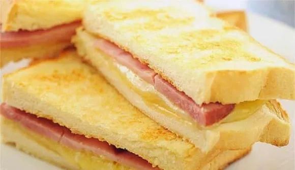 Cả nhà chúng tôi đều thích ăn bánh sandwich này hàng ngày, bánh giòn ở ngoài và mềm bên trong, 8 lát giải quyết bữa sáng của gia đình