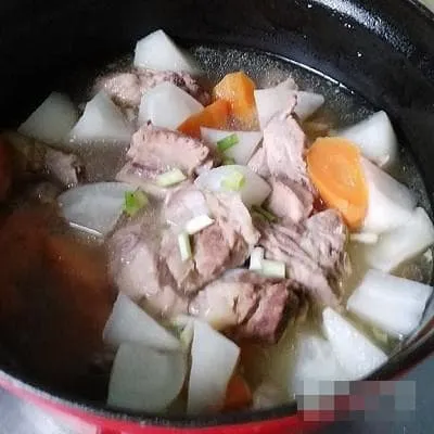 Cách hầm canh sườn củ cải sao cho thơm và đặc, dạy bạn một mẹo nhỏ, siêu ngon và không còn mùi tanh!