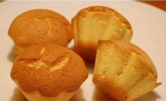 Cách làm bánh ‘Bahulu’ của người Malaysia, không cần thêm một giọt nước hay dầu, bên ngoài giòn tan, bên trong chín mềm