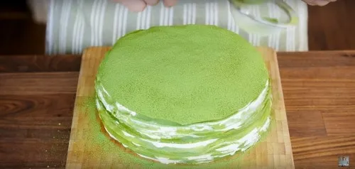 Cách làm bánh crepe chuối và trà xanh ngon ngất ngây