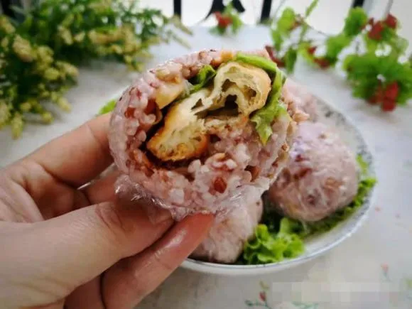 Cách làm cơm nắm siêu ngon cho bữa sáng mùa thu, ăn ngon hơn cả sushi và rất tiện lợi khi ăn!