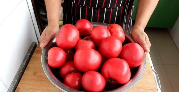 Cách làm nước sốt cà chua tại nhà hoàn toàn là thủ công không có phụ gia, cách làm rất đơn giản, bạn không cần phải ra ngoài mua