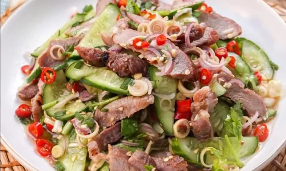 Cách làm salad dưa chuột trộn thịt heo nướng chua cay, thơm ngon đến miếng cuối cùng