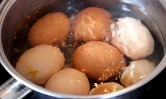 Cách luộc trứng không bị nứt vỏ, mẹo nhỏ bạn nên biết!