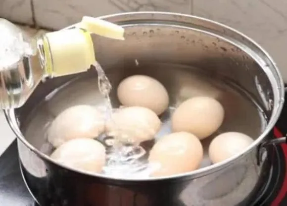Cách luộc trứng không bị nứt vỏ, mẹo nhỏ bạn nên biết!