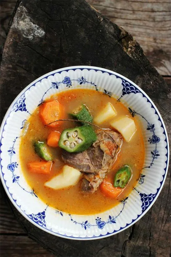 Canh bò hầm rau củ bổ dưỡng