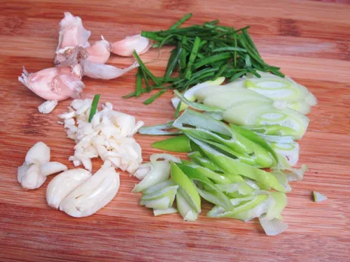 Canh kim chi nấu ngao đậu nóng hổi