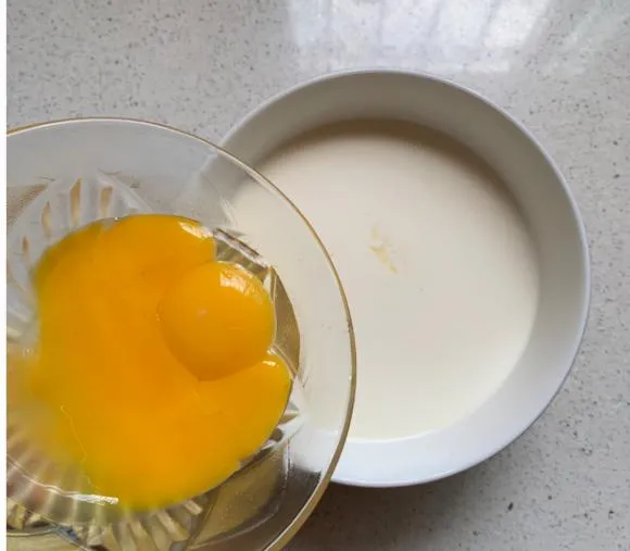 Chỉ cần 1 quả trứng và 1 hộp sữa – bạn có món bánh thơm ngon bỗ dưỡng, ai cũng làm được