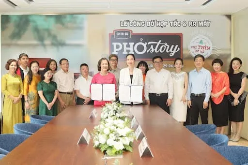 Chin-su và Phở Thìn Bờ Hồ đồng sáng tạo sản phẩm phở ăn liền ‘Phở Story’ khẳng định ‘Phở ăn liền, ngon như phở gia truyền’