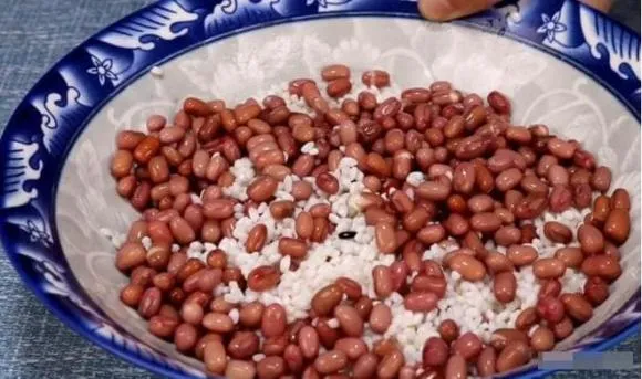 Cho đậu đỏ và gạo vào chung, không nấu cháo, dạy bạn cách ăn mới, ngon không ngờ