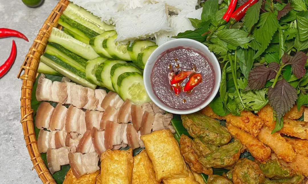 Cuối tuần chán cơm, tự làm mẹt bún đậu mắm tôm với bí quyết pha mắm chấm ngon chuẩn vị