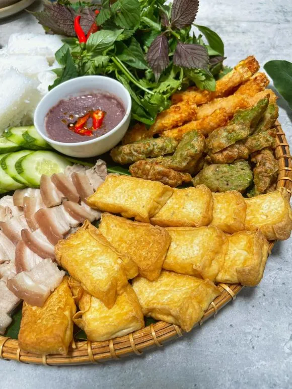 Cuối tuần chán cơm, tự làm mẹt bún đậu mắm tôm với bí quyết pha mắm chấm ngon chuẩn vị