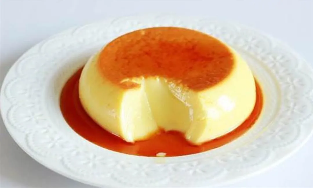 Đừng chỉ luộc trứng nếu bạn có trứng ở nhà. Hãy thêm 1 hộp sữa để làm bánh pudding. Nó ngọt ngào, mềm và tan chảy trong miệng của bạn