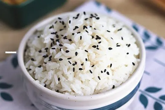 Gạo cần vo bao nhiêu lần trước khi nấu, hóa ra mình chưa làm đúng bao giờ, thảo nào cơm nấu không thơm, mềm nhũn