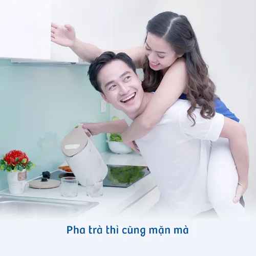 Giữ hạnh phúc vợ chồng bằng cách… pha trà