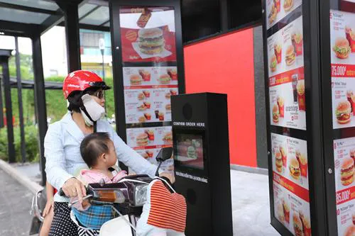 Hình ảnh quen thuộc tại hệ thống nhà hàng McDonald’s Việt Nam