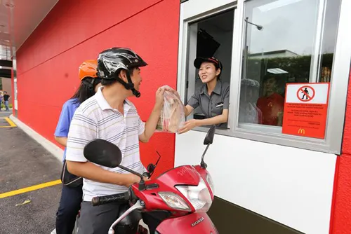 Hình ảnh quen thuộc tại hệ thống nhà hàng McDonald’s Việt Nam