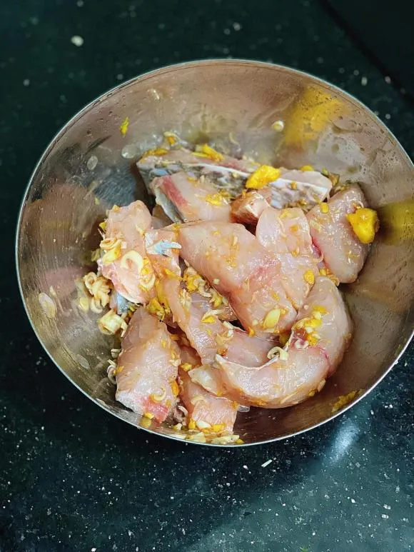 Học làm cá nướng bằng nồi chiên không dầu vàng đều bên ngoài, mềm ẩm bên trong vô cùng đơn giản