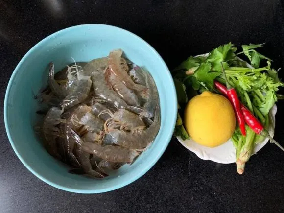 Làm món tôm sốt Thái chua cay với 4 bước đơn giản, không cần hấp, chiên, rán mà cả nhà ăn thêm cơm vẫn thấy thèm