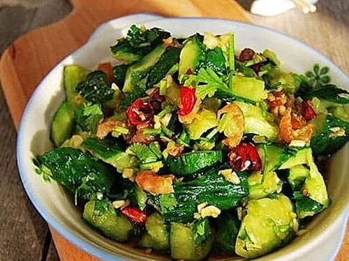 Làm thế nào để món salad dưa chuột có thể giòn và ngon hơn? Bạn có thể làm điều đó trong một bước