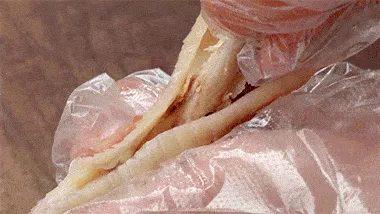 Mách bạn cách làm món chân gà rút xương phiên bản chua cay
