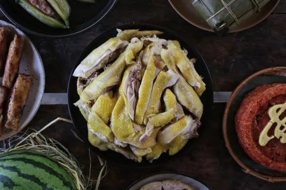 Mẹo chọn gà ngon, chắc thịt và cách luộc gà đúng cách để làm mâm cỗ cúng vào dịp Tết Nguyên đán