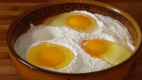 Một bát bột mì, 4 quả trứng, không cần hấp, không cần nướng vẫn thơm phưng phức, ăn ngon như bánh quy