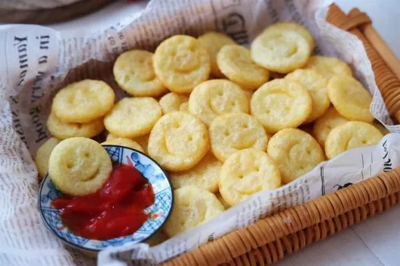 Một cách mới để ăn khoai tây! Biến nó thành hình một khuôn mặt đang cười và bọn trẻ sẽ làm theo cùng với ‘những bông hoa hạnh phúc’