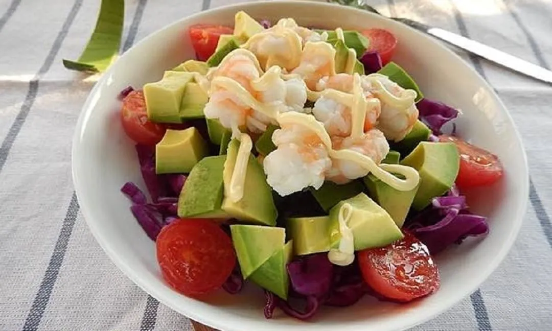 Mùa hè làm sao có thể thiếu những món salad đầy màu sắc này, thêm quả bơ để tăng gấp đôi dinh dưỡng