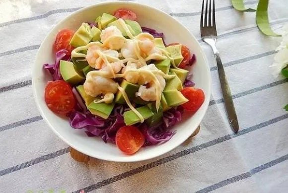 Mùa hè làm sao có thể thiếu những món salad đầy màu sắc này, thêm quả bơ để tăng gấp đôi dinh dưỡng