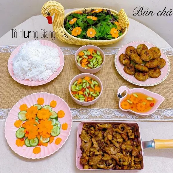 Muốn làm bún chả ngon, thịt nướng mềm màu đẹp đừng quên thực hiện bước này sau khi ướp thịt