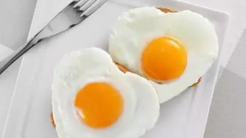 Nấu trứng trong mấy phút là bổ dưỡng và an toàn nhất? Nhóm người nào không nên ăn trứng?