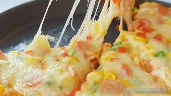 Nếu muốn ăn pizza, bạn không cần phải ra ngoài mua mà có thể tự làm tại nhà 10 phút, không cần phải lò nướng