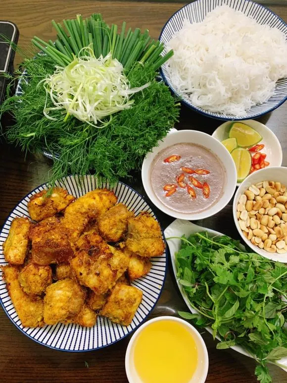 Nghỉ Tết dương, học chế biến món chả cá Lã Vọng ngon nổi tiếng tại nhà với công thức siêu dễ làm