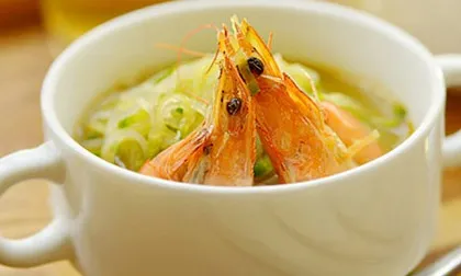 Ngọt lành món canh bầu nấu tôm