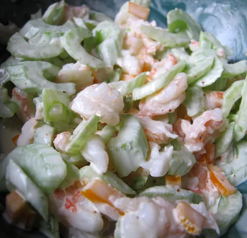 Salad tôm, cần tây tươi mát