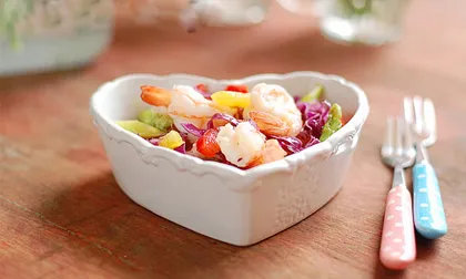 Salad tôm rau củ cho ngày ‘đỏng đảnh’