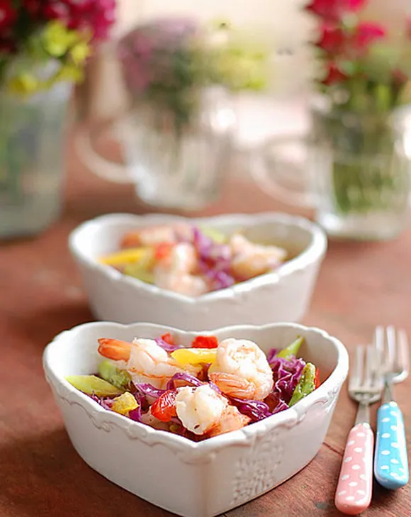 Salad tôm rau củ cho ngày ‘đỏng đảnh’