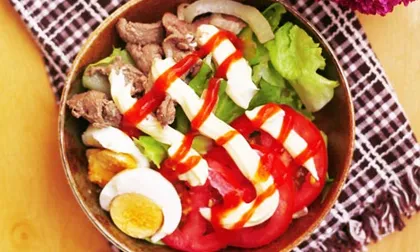 Salad trộn thịt bò xào ngon thế này ai cũng thèm