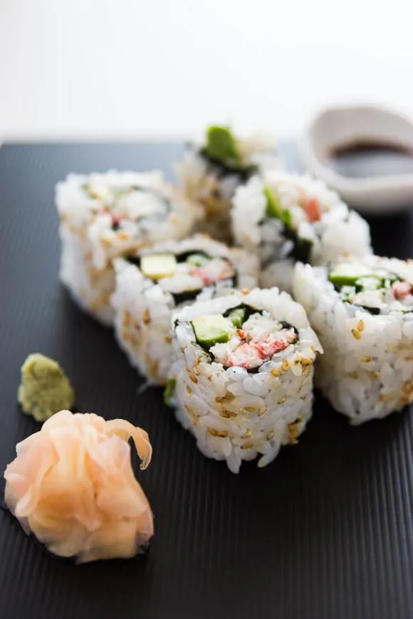 Sushi cuộn kiểu California mới lạ hấp dẫn