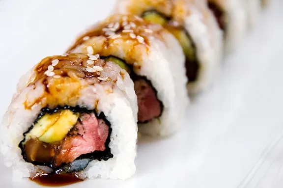 Sushi cuộn thịt bò mới lạ thơm ngon