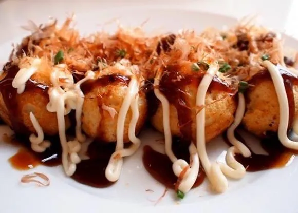 Takoyaki – chiếc bánh bạch tuộc đáng yêu từ Nhật Bản